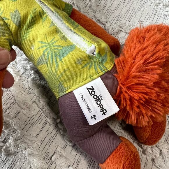 Disney Zootopia Nick Wilde 13.5-Inch Talking Plush - Picture 2 of 3